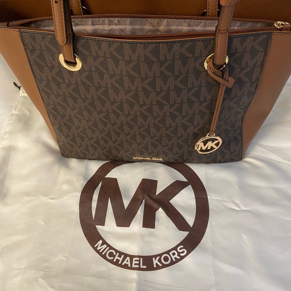 New Authentic Michael Kors Walsh tote.